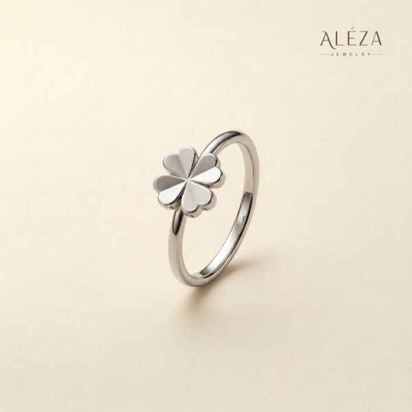 Lucky Clover Minimal Ring Silver